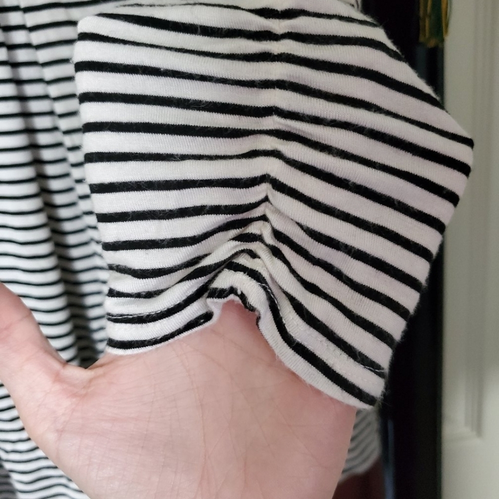 V-Neck Top - Picture 2 of 2